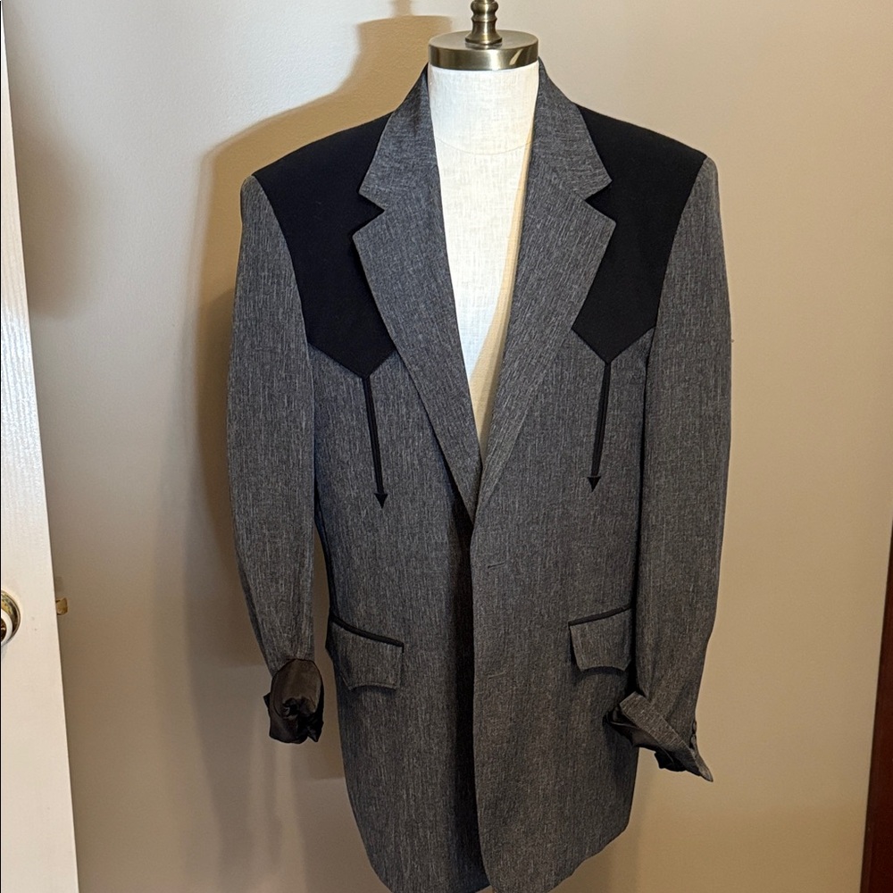 Men's Gray and Black Blazer